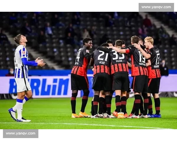 足球比赛全场攻防博弈与战术较量精彩回顾解析深度剖析与关键瞬间盘点 - 副本 (5) - 副本